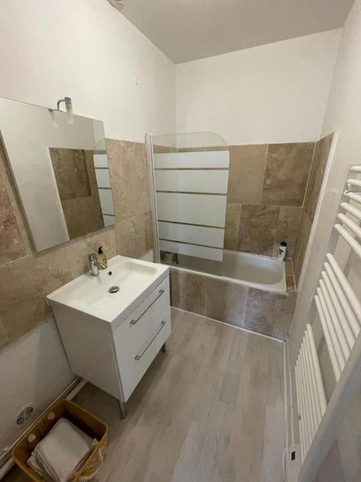 Appartement Avec Terrasse, Parking Gratuit Périgueux Extérieur photo